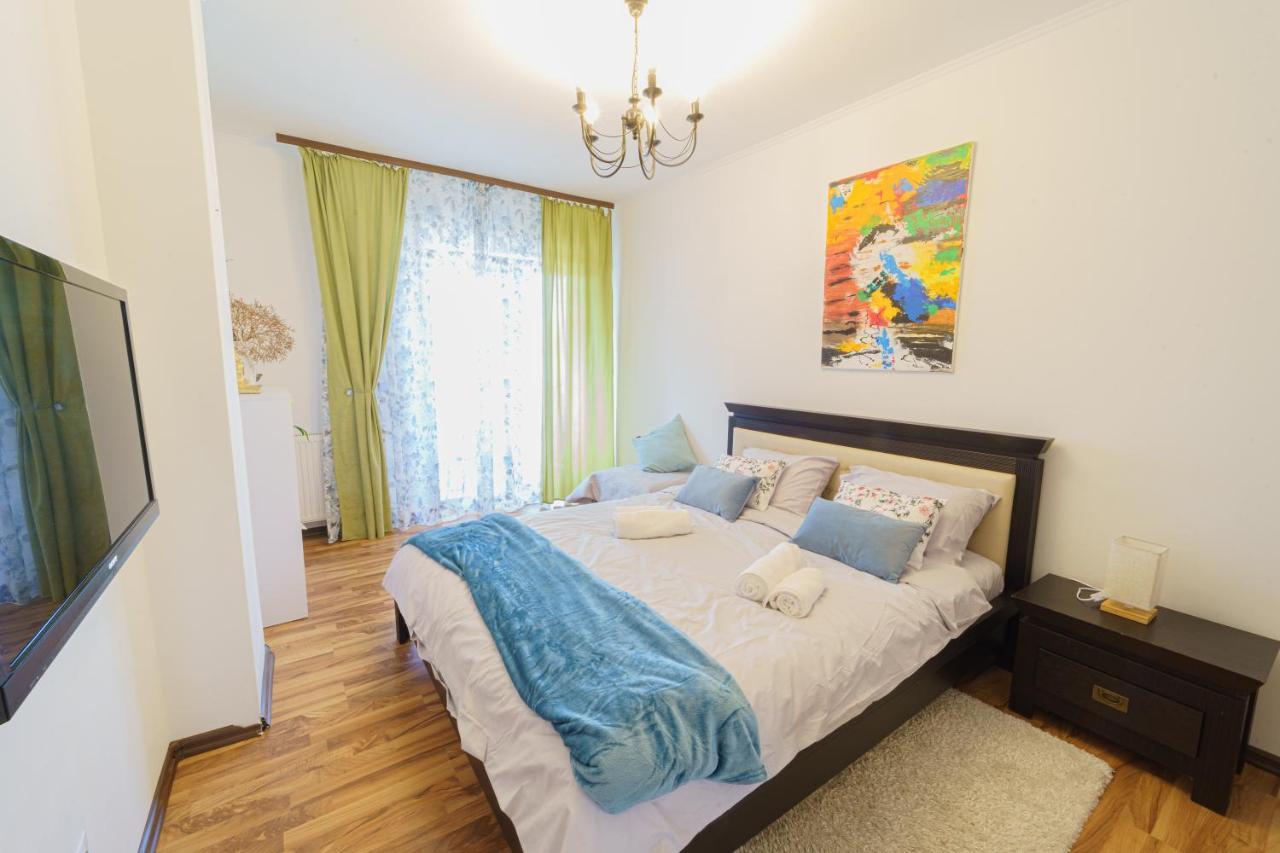5* Mansion In City Center Cluj-Napoca Luaran gambar